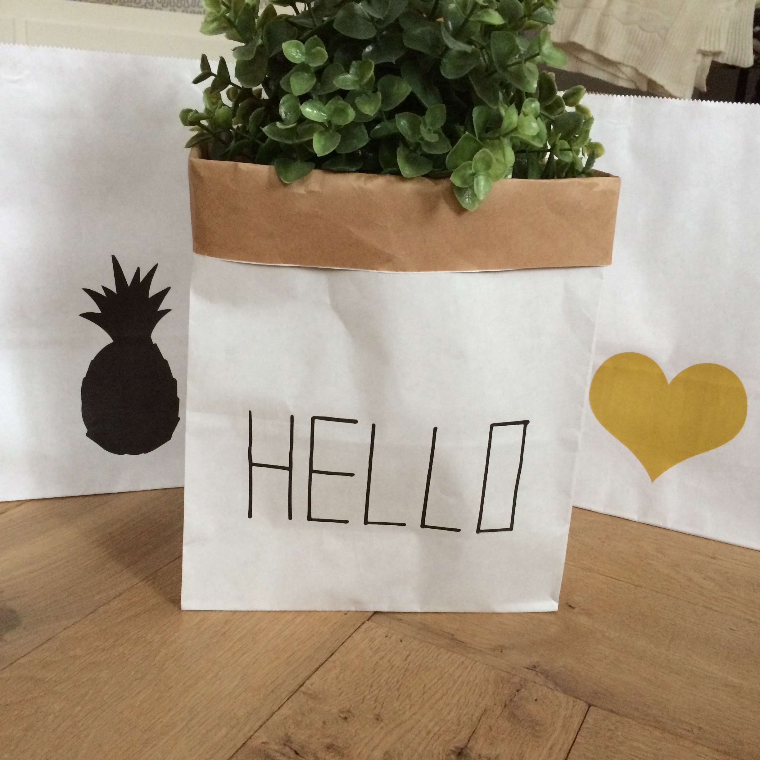 Styling ID Giveaway Hippe paper bags Hello