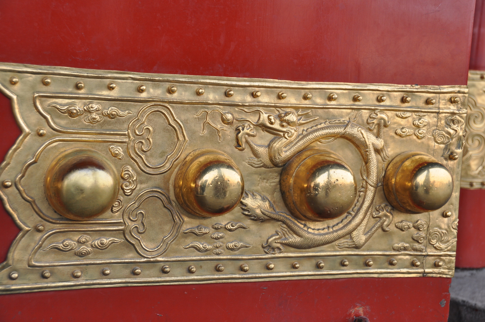 Blog Styling ID: Happy Chinese New Year gouden beslag op de deuren van de Verboden Stad