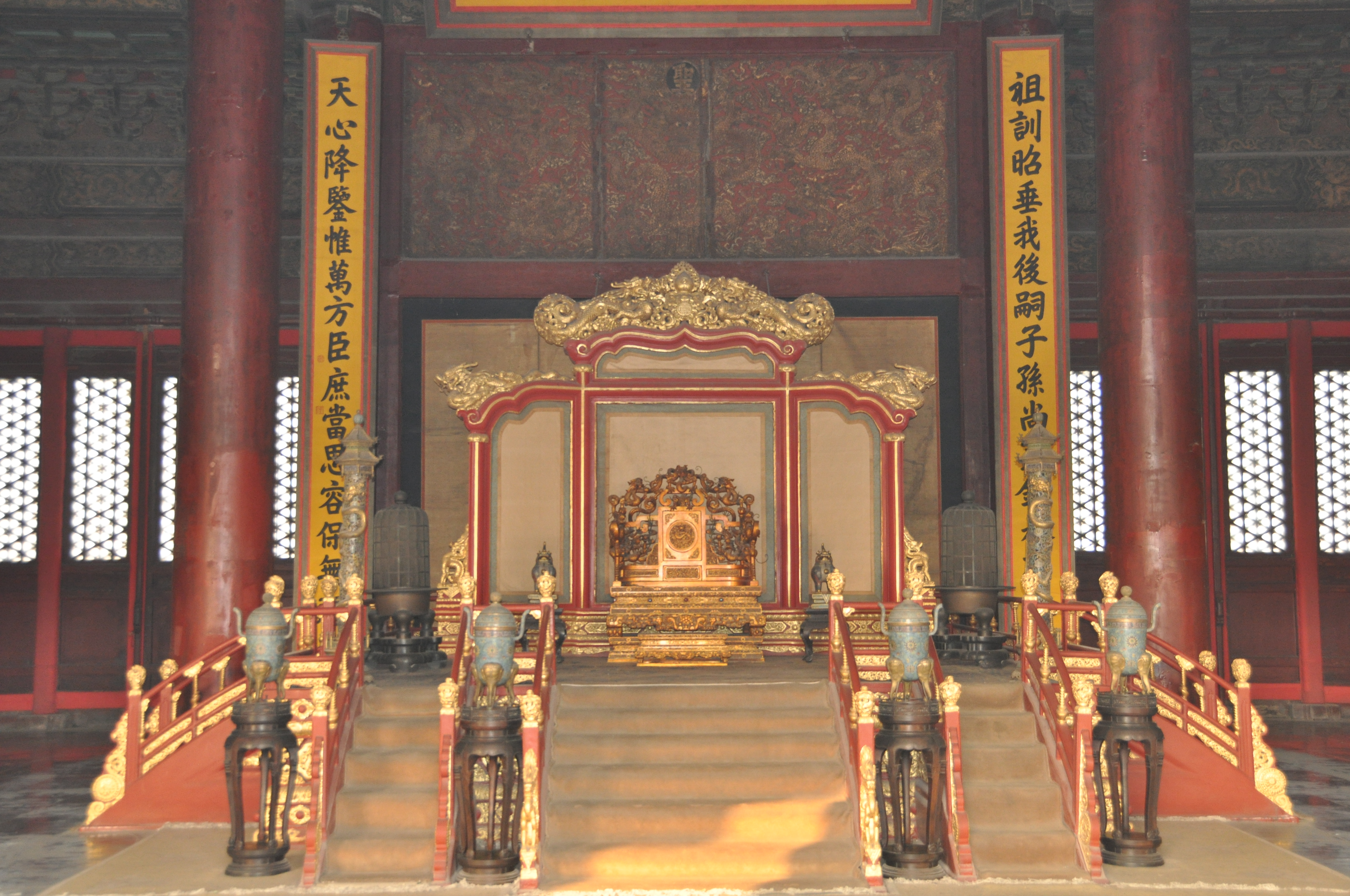 Blog Styling ID: Happy Chinese New Year de goud/gele troon van de keizer