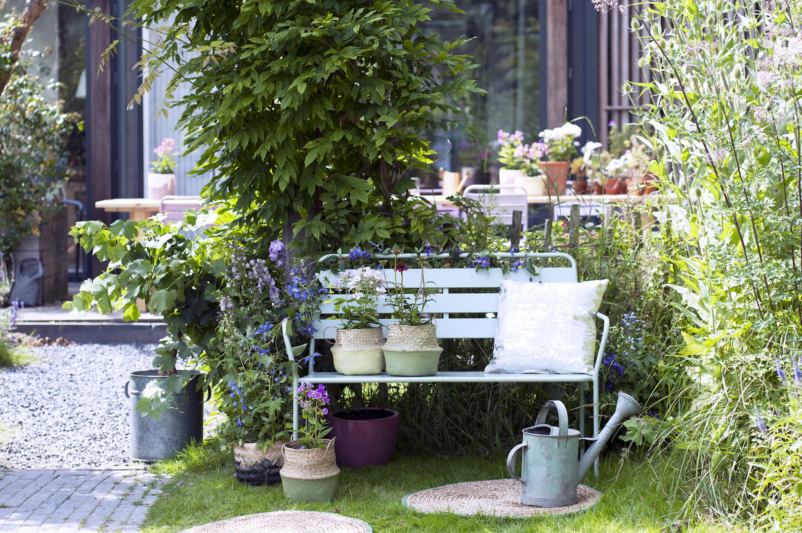 Styling ID Tips & Trends Zomerboeket uit eigen tuin bankje