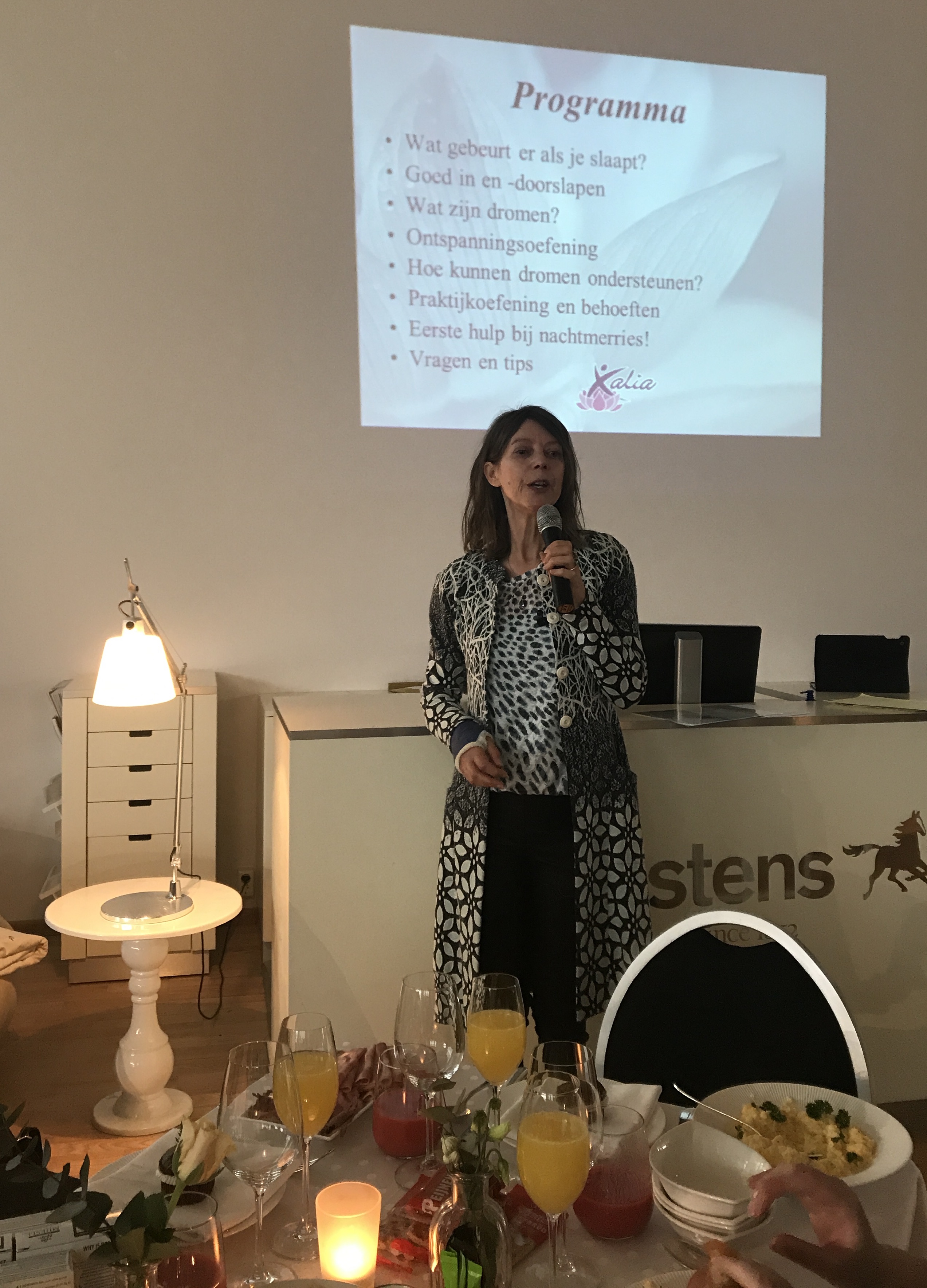 Styling ID Blog Heerlijk wegdromen op een bed van Hastens Lia Timmer