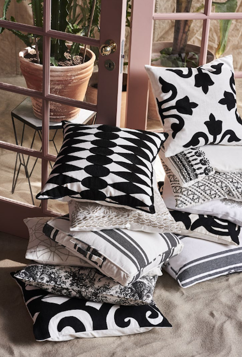 Styling ID Tips & Trends Het knusse van een kussen Day Home black and white