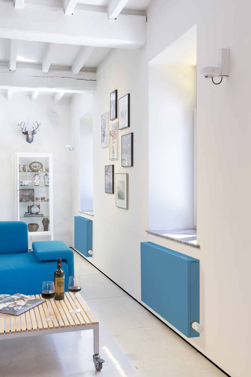 Styling ID Blog Radiatoren die een ruimte verrijken Jaga Strada blauw