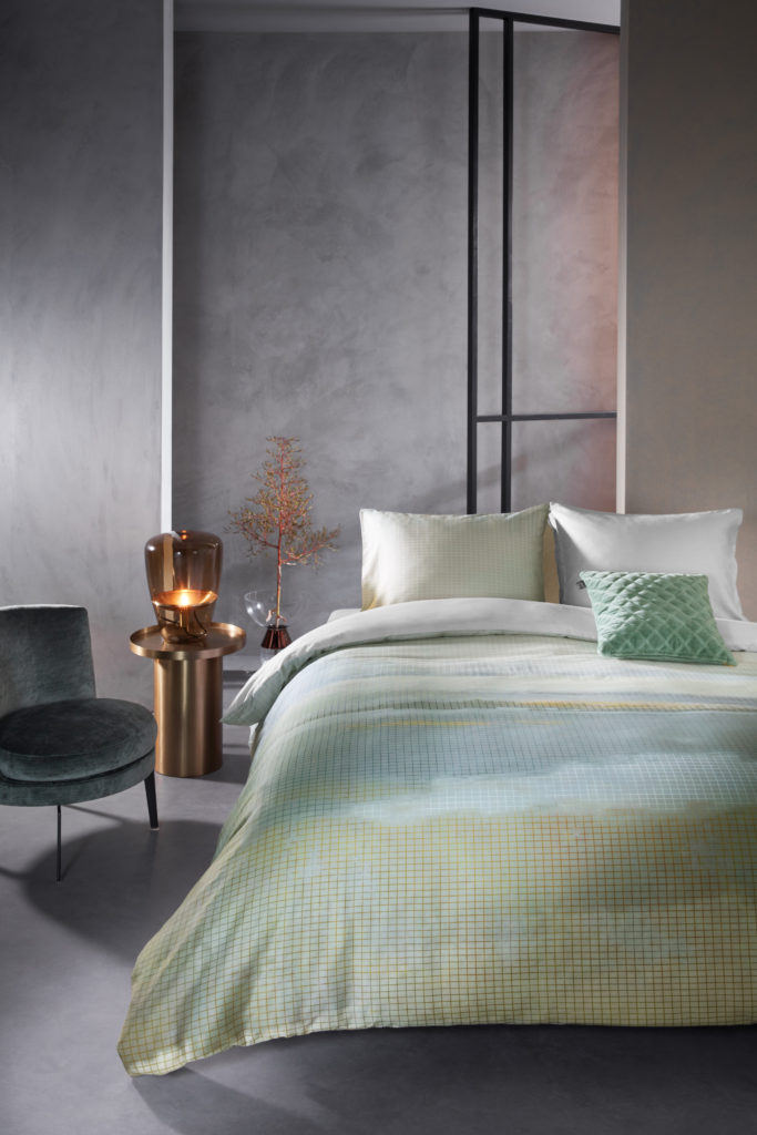 Styling ID Tips en Trends Luxueus bedlinnen van Kardol Nymph_Blue-Green-20_Mood-683x1024