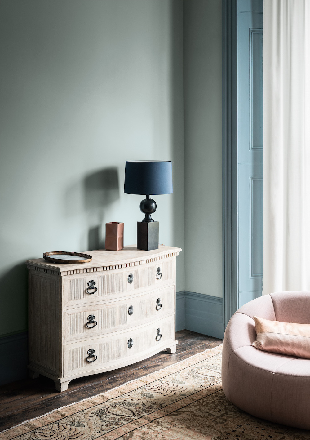 Styling-ID-tips-en-trends-Paint-and-Paper-Library-komt-met-superieure-en-matte-interieurverf-11.-ICE-V-BLUEBIRD